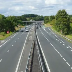 Routes, autoroutes, voies ferrées et aérodromes : 